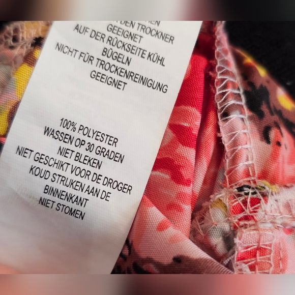 Boohoo Floral Top - Picture 7 of 7